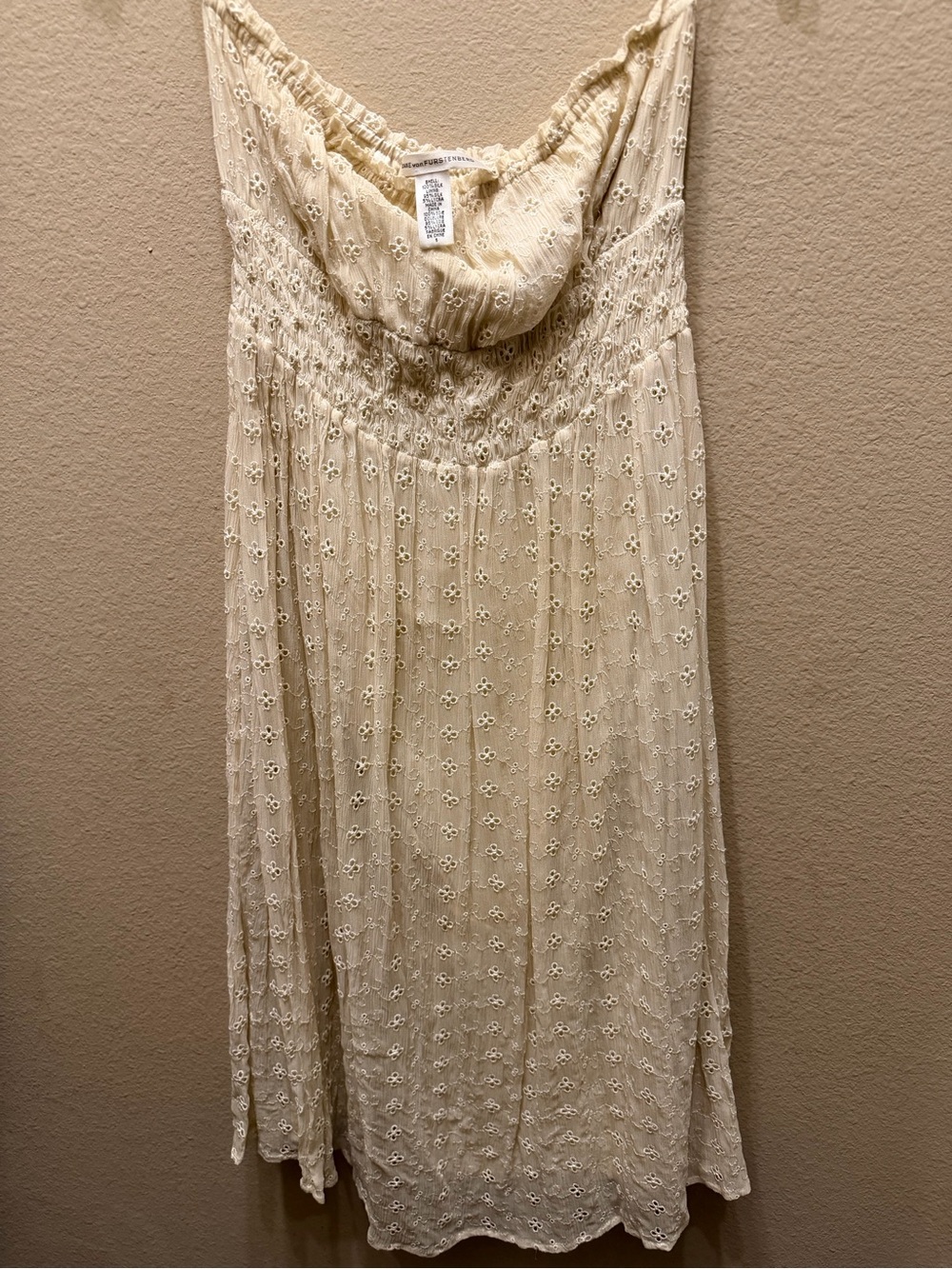 Diane Von Furstenberg 100% Silk Cream Eyelet Strapless Summer Dress - Picture 3 of 3